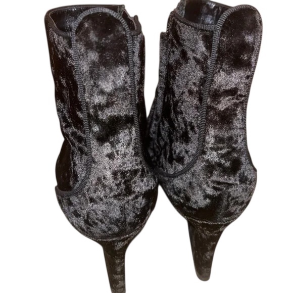 Jimmy Choo Made in Italy Women’s Black Velvet Zip Up Fashion Booties Sz-37.5 - Picture 10 of 10